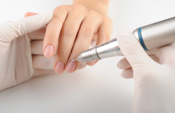 Обучение аппаратному маникюру для начинающих. Как делать пошагово, фрезы, насадки, наборы, машинки